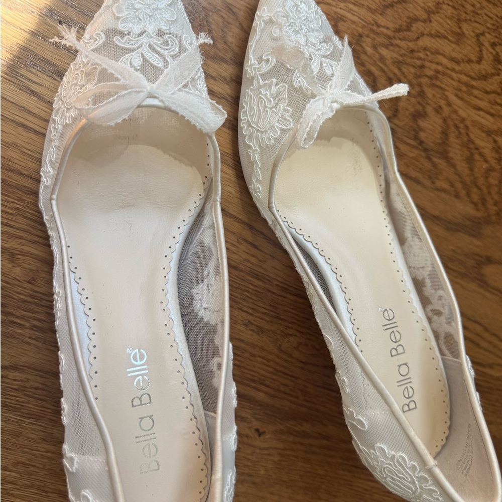 Bella Belle MONICA
Floral Lace Embroidered Ivory Bridal Kitten Heels Size 7 - Picture 6 of 14